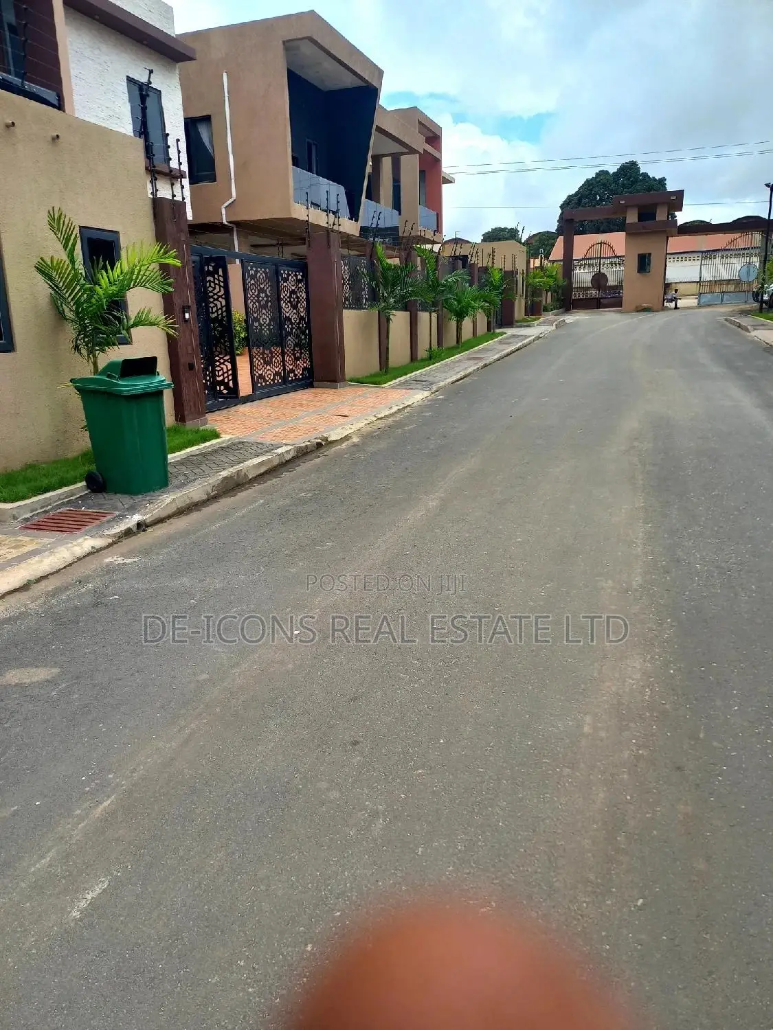 4bdrm Duplex in De-Icons Real Estate, Regimanuel Gray Estates for sale