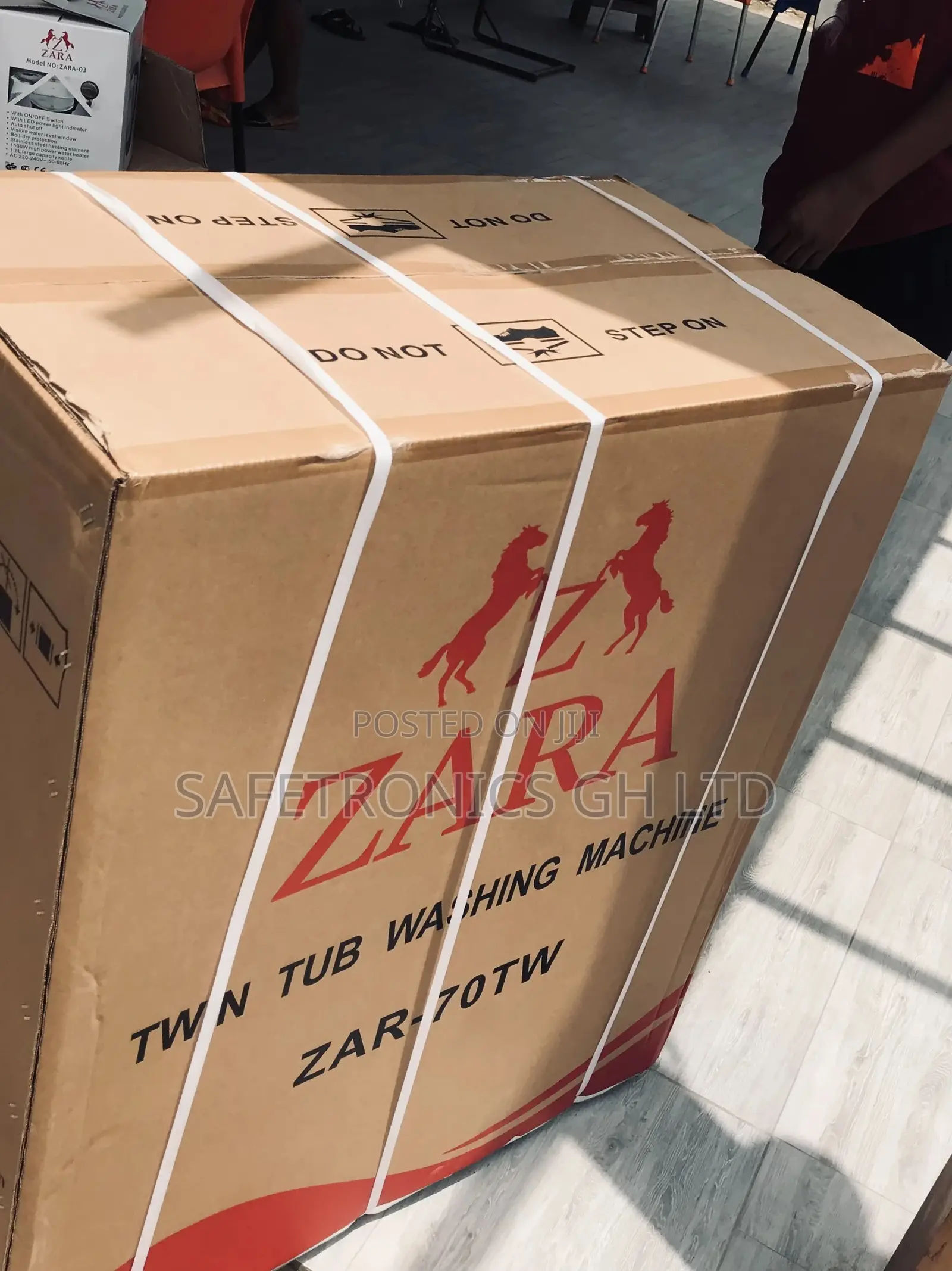 Zara Twintub Washingmachine Topload Semiautomatic Red/White