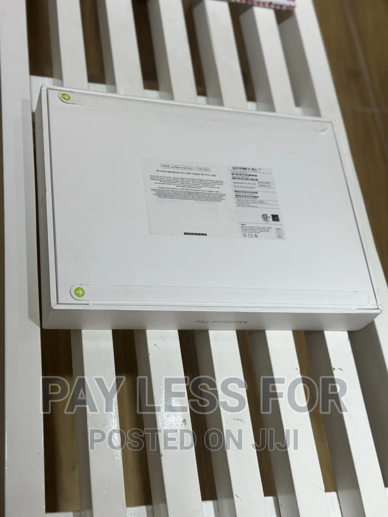 New Laptop Apple MacBook Pro 2022 M2 16GB Apple M2 SSD 1T