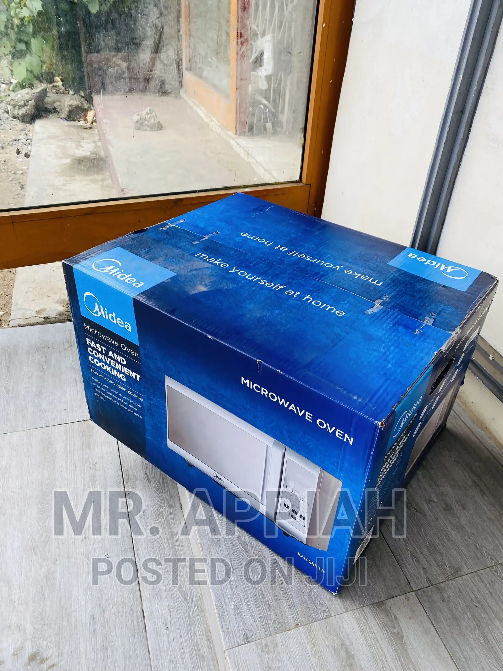 Low Energy Consumption Midea Electric Microwave EM928ETB