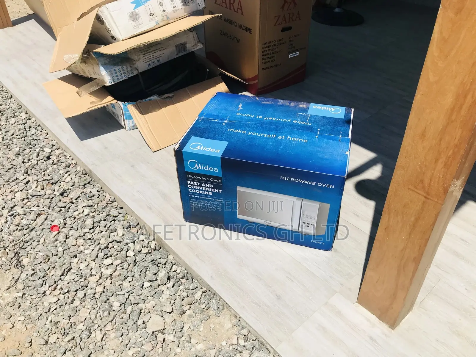 EM928ETB Electric 28 Liters Midea Microwave Countertop Gray