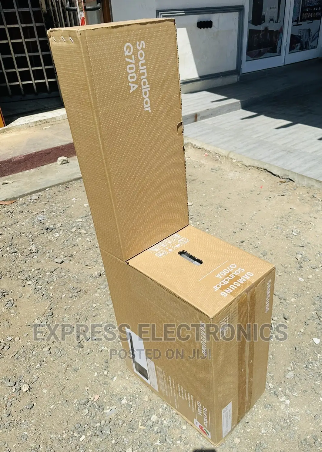 Classy Design Black Samsung HW-Q700A. Soundbar