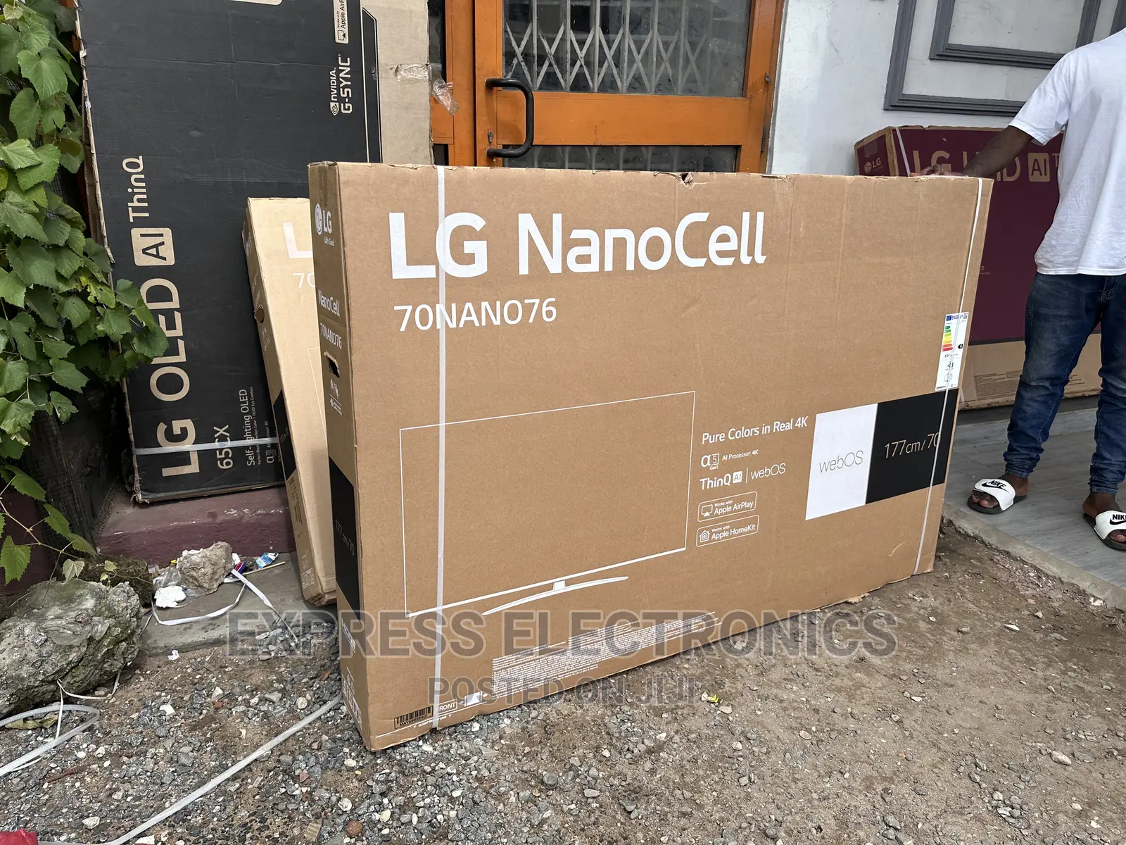 Giant Screen 70”UHD Smart LG Tv  Nano81