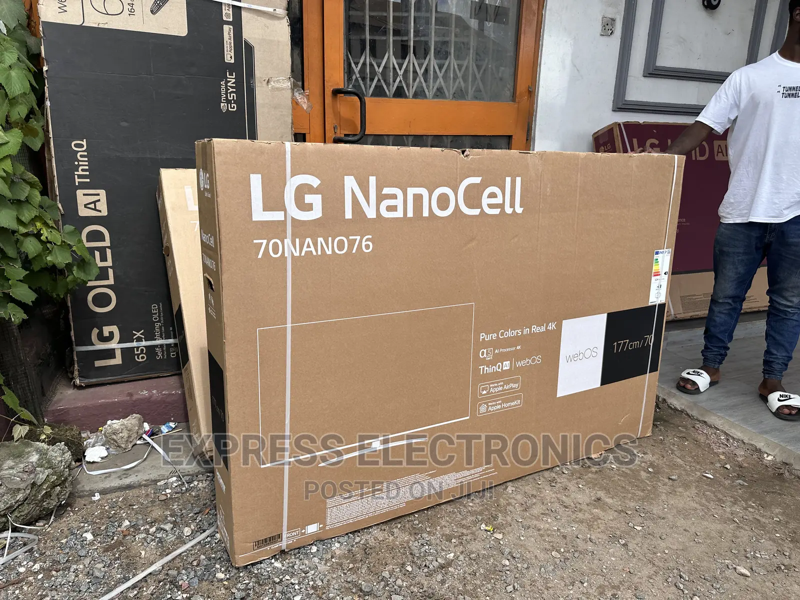 Giant Screen 70”UHD Smart LG Tv  Nano81