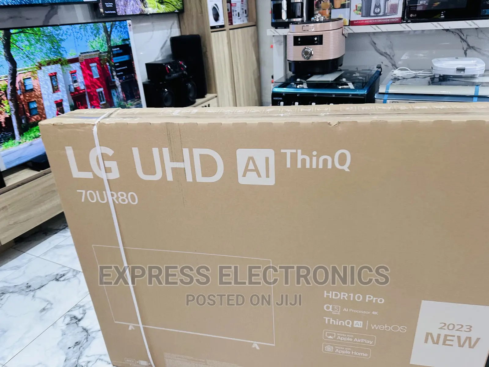 Big Screen Glossy UHD Smart 70”UR80 LG TV