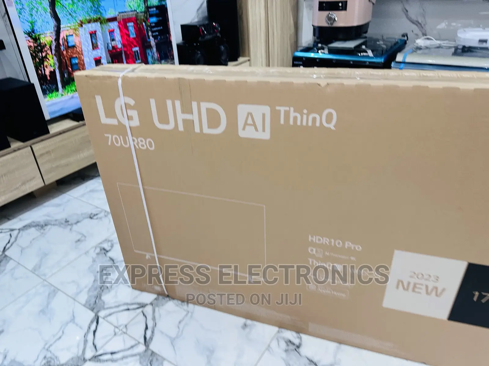 Big Screen Glossy UHD Smart 70”UR80 LG TV