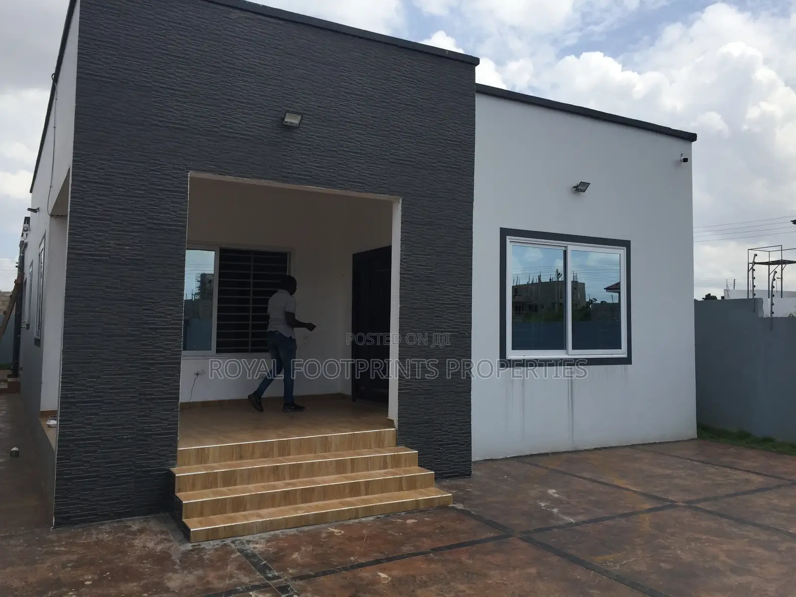 3bdrm House in Royal Footprints, Lake Side Estate for sale