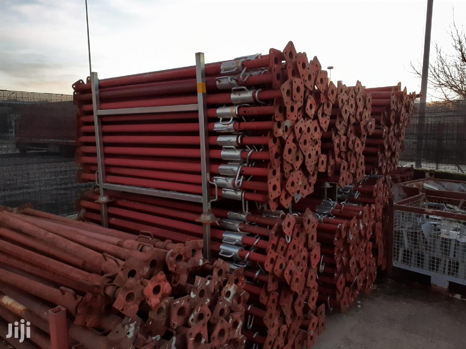 Props/Yellowboards/Pillars/Scaffolds/Formwork/Gutter/