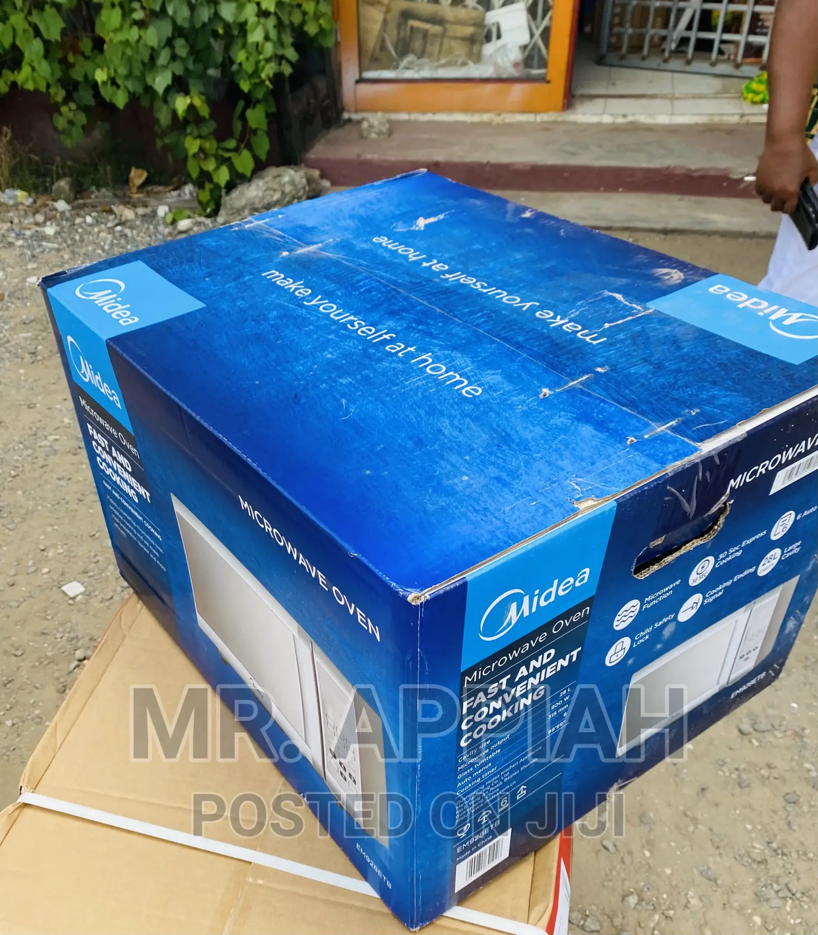 Elegant Silver Midea 28ltr Microwave Oven 