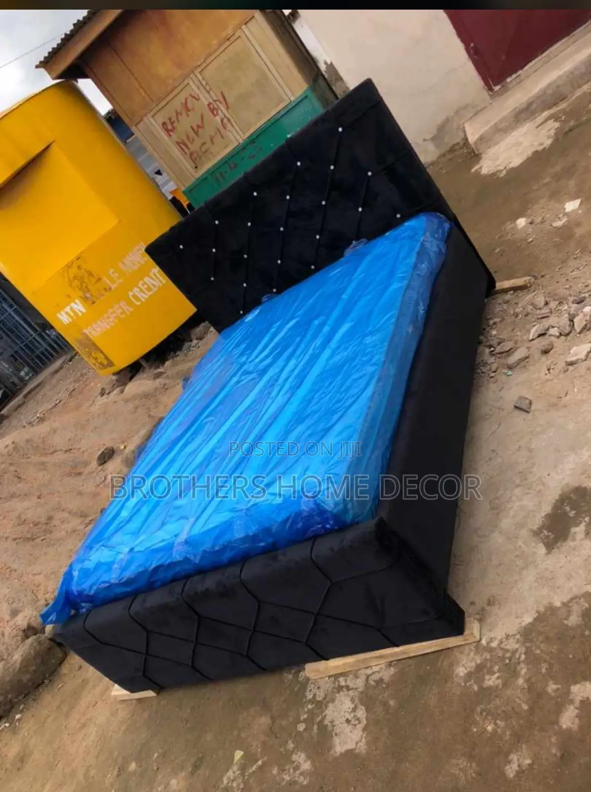 Fabric Black 60x80 Queen Size Bedframe