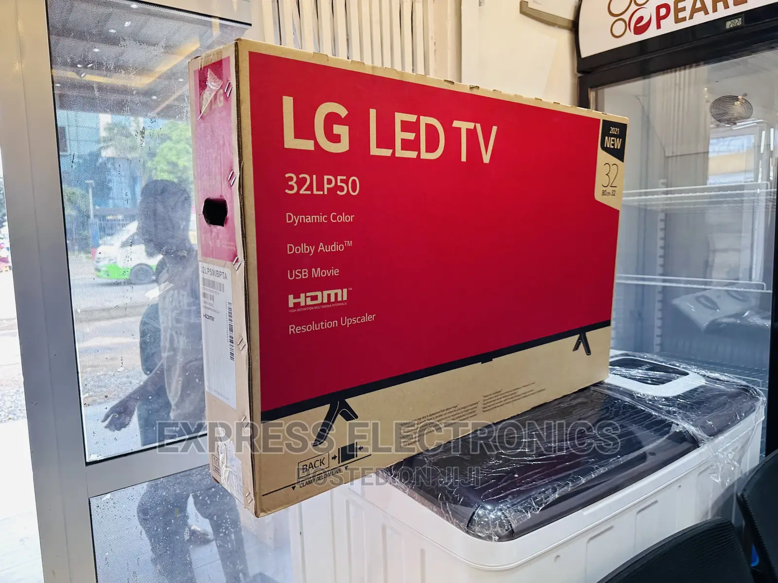 Awesome Slim LG FHD Satellite 32”Tv