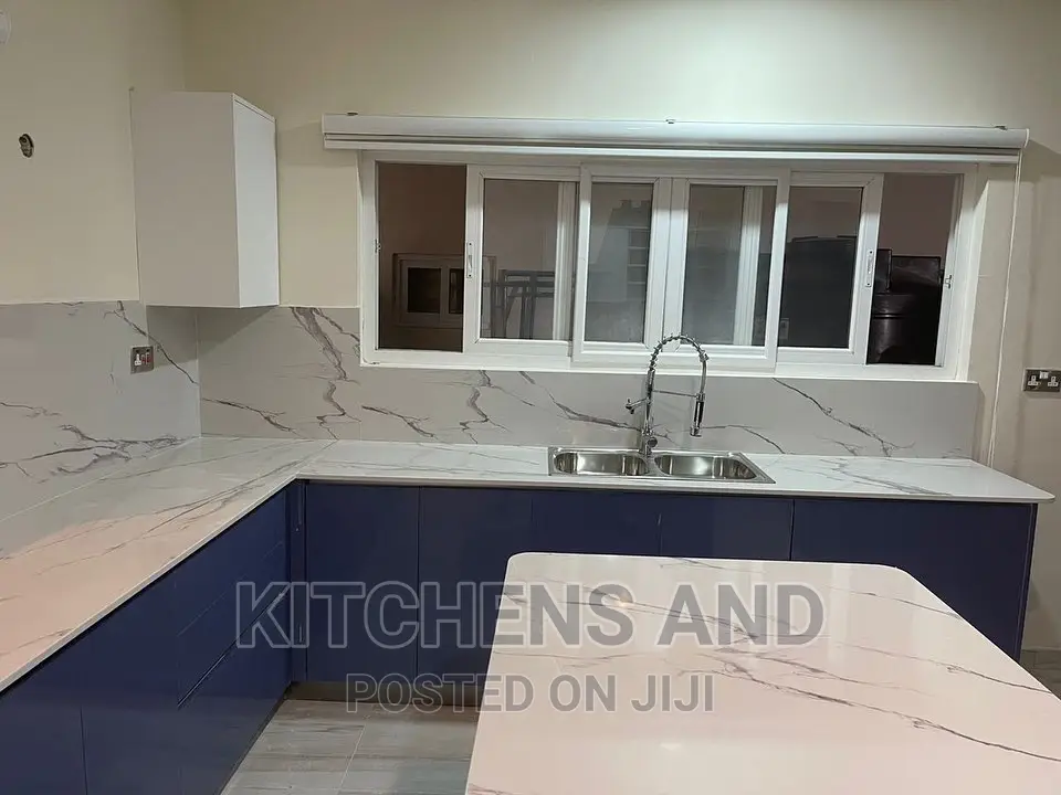 Modern Kitchen Cabinet Made With Taste of Luxury.