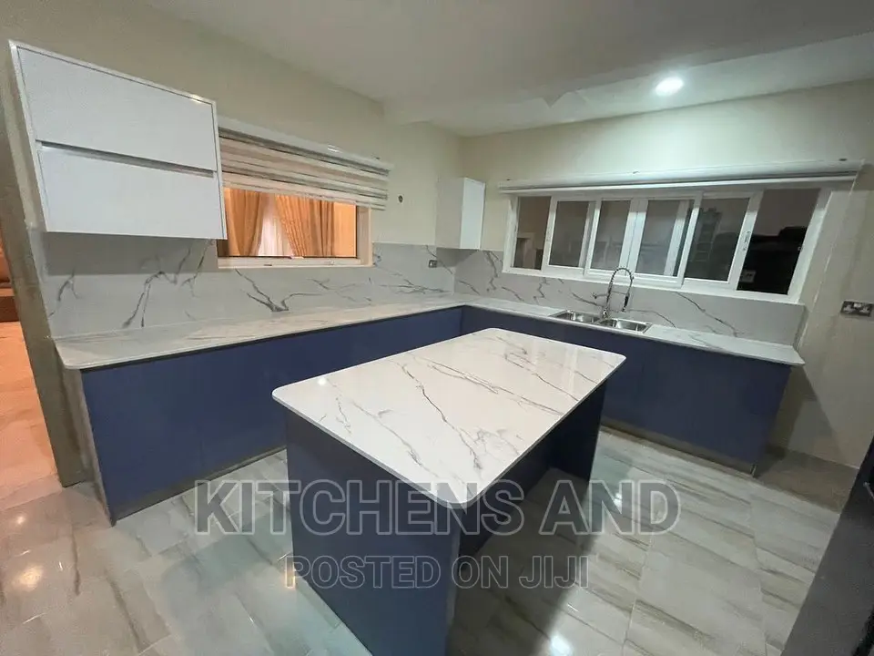 Modern Kitchen Cabinet Made With Taste of Luxury.