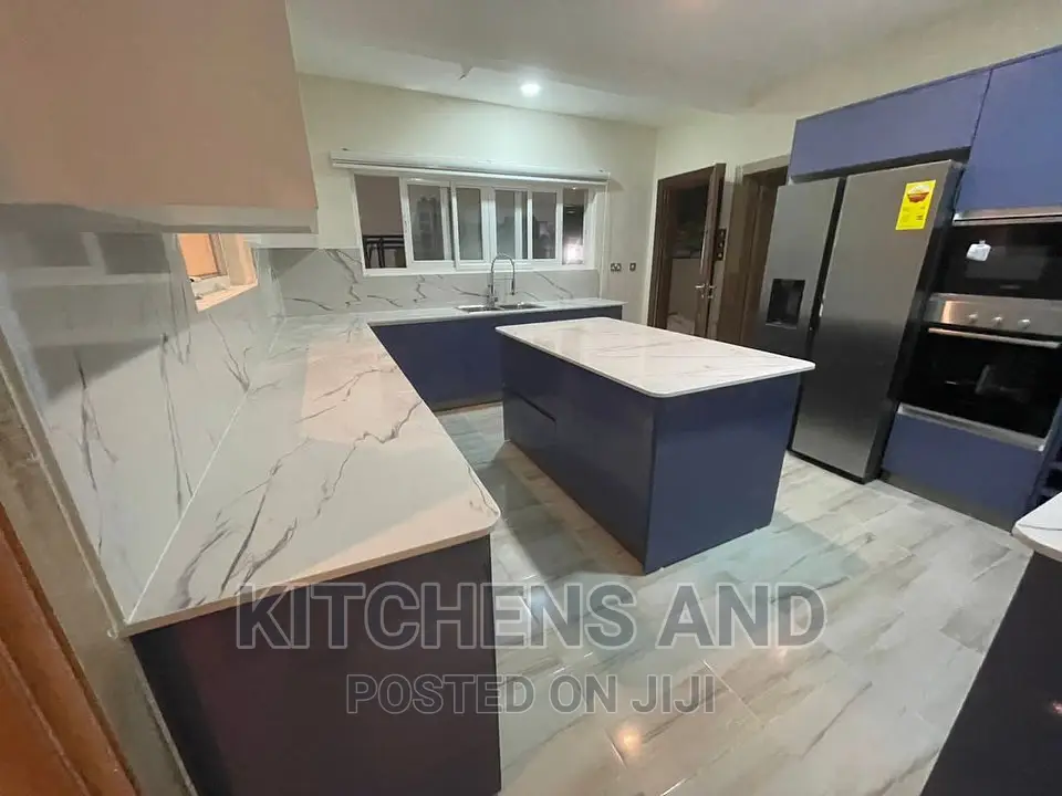 Modern Kitchen Cabinet Made With Taste of Luxury.