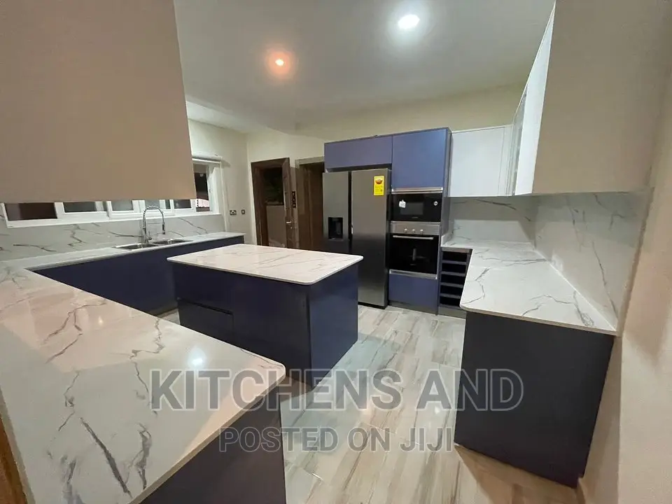Modern Kitchen Cabinet Made With Taste of Luxury.