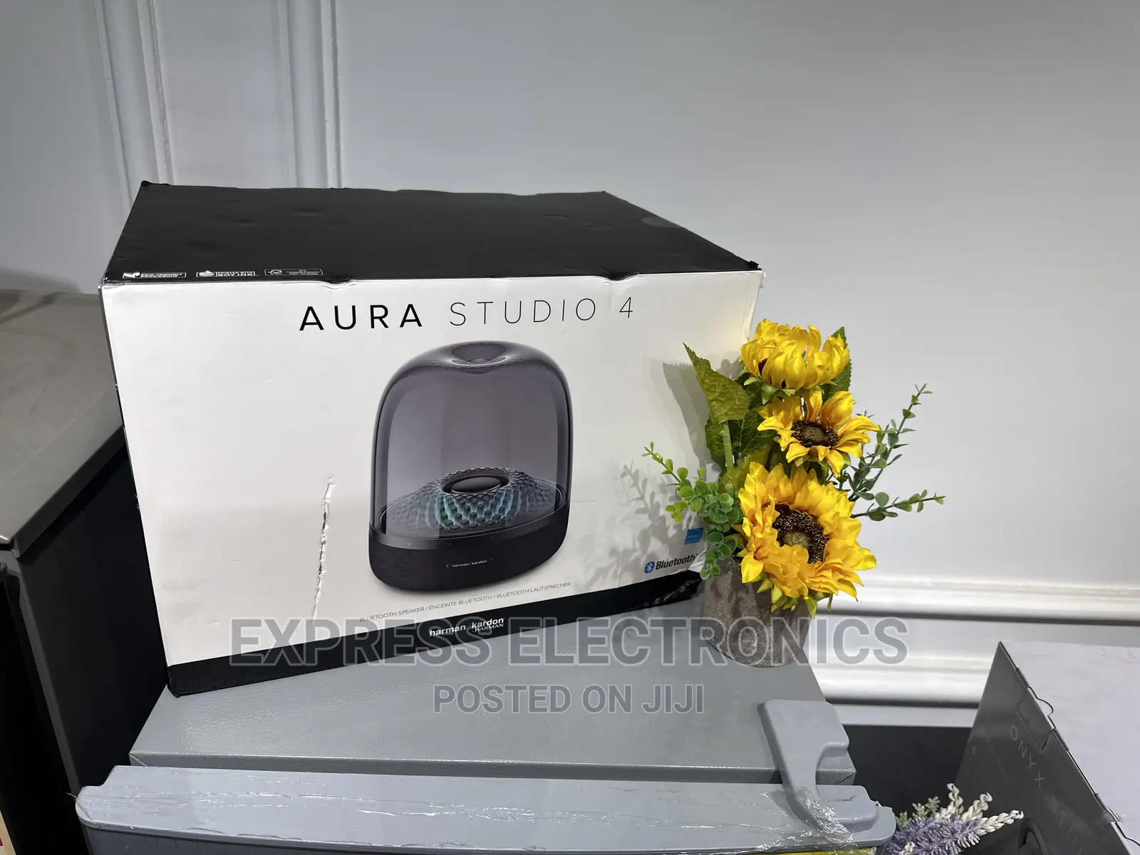 Stylish Design AURA STUDIO 4 Bluetooth Speaker