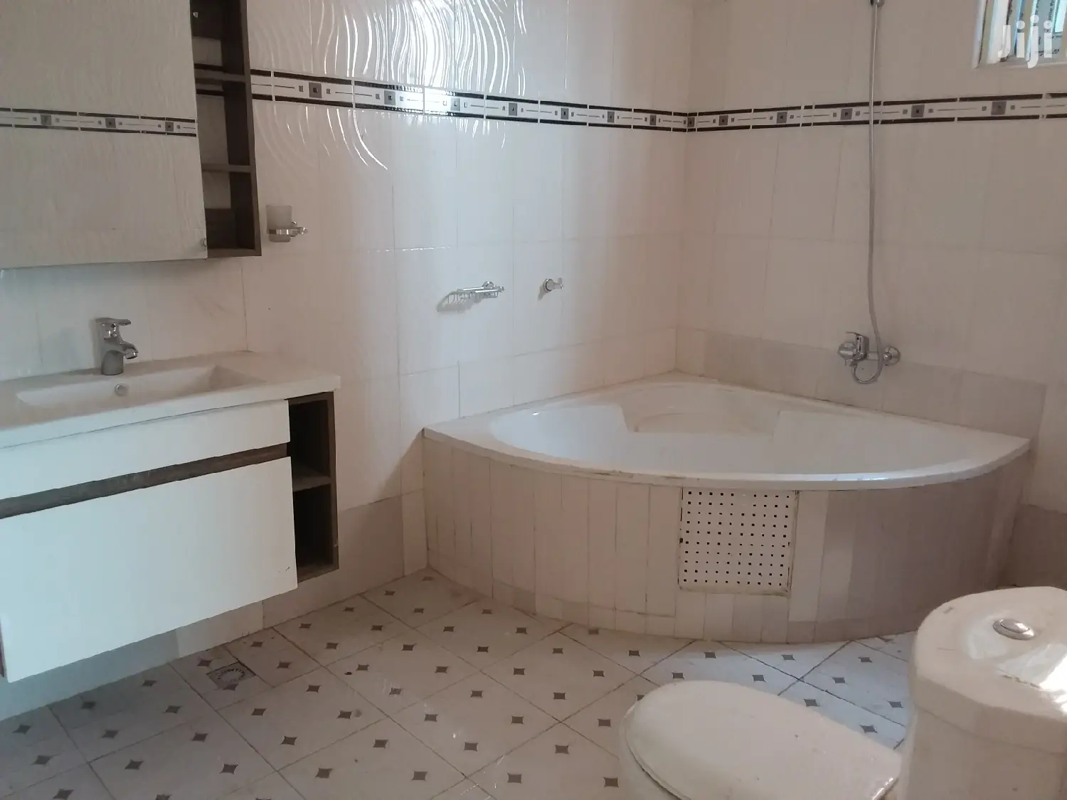 3bdrm House in Bronko Housing, Accra Metropolitan for rent