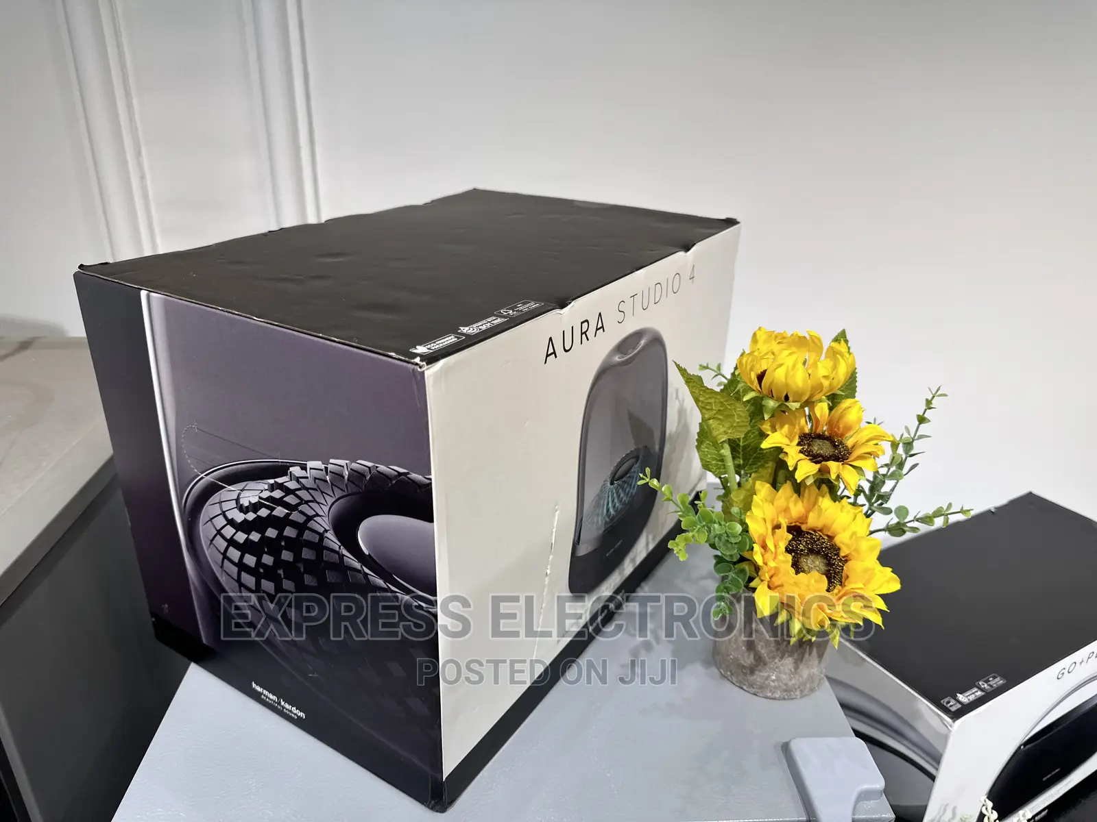 Wireless Waves Bluetooth Speaker Harman Kardon AURA STUDIO 4