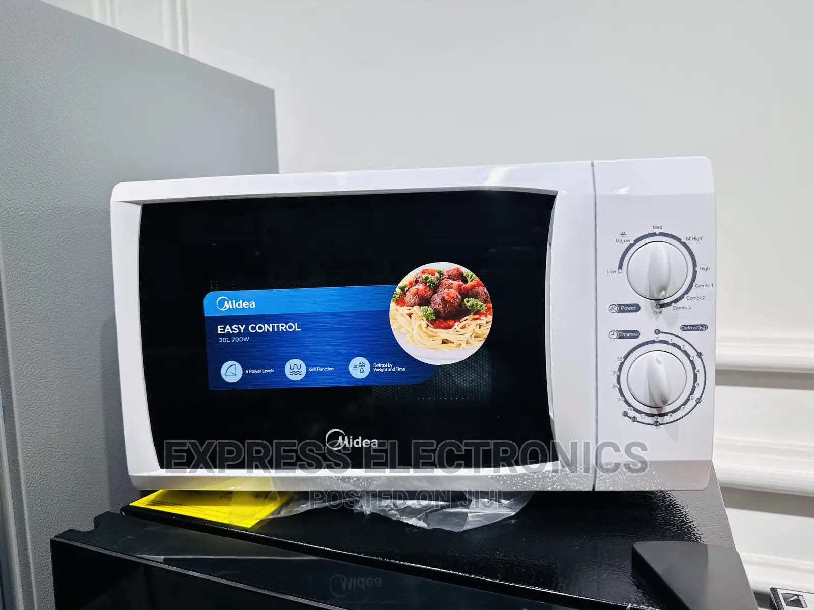 Amazing Deal on Midea Microwave, With Grill MG 720