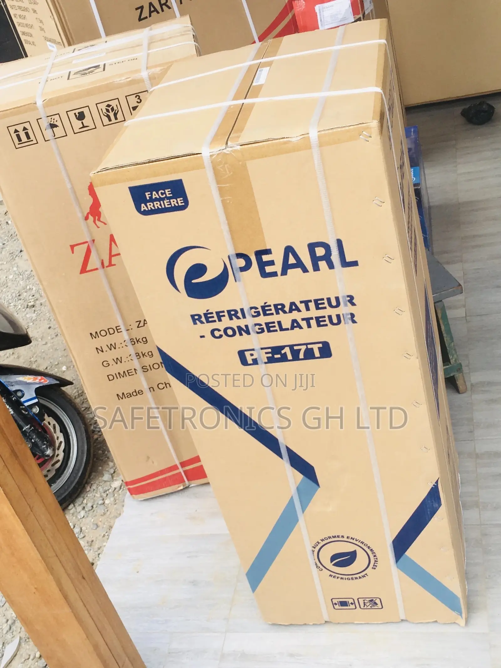 Pearl PF-17T Black Glass Doubledoor Topfreezer Fridge 
