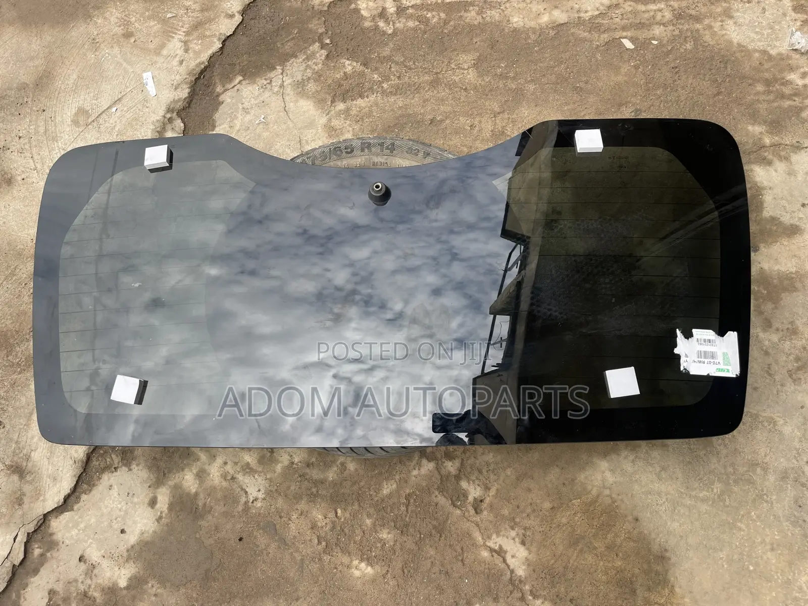 Mitsubishi Pajero Back Glass