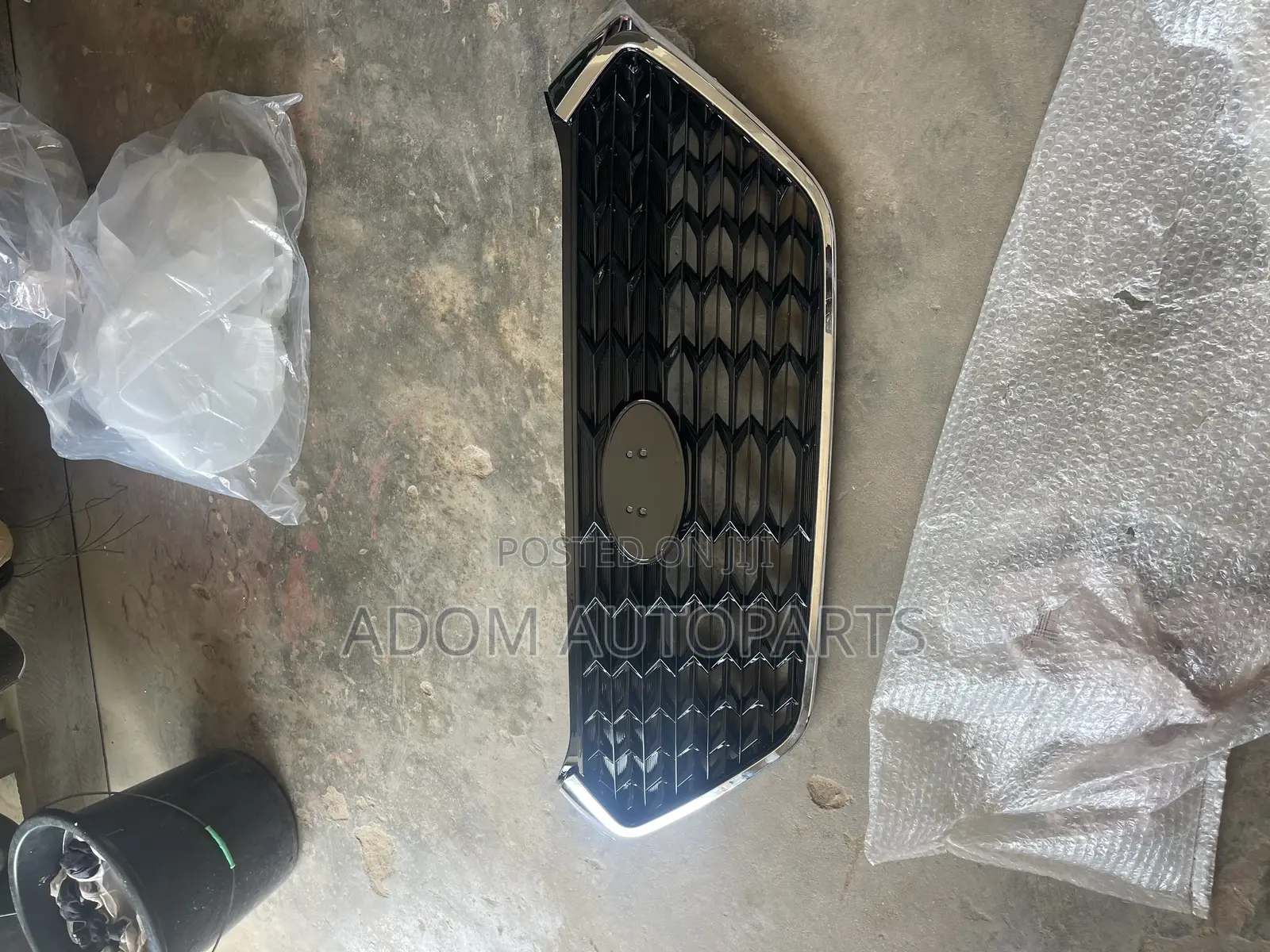 Hyundai Tucson Spec Front Grille