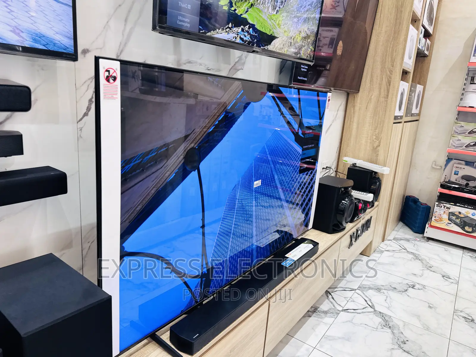Unleash Cinematic UHD Smart Samsung QLED 85”85Q70B