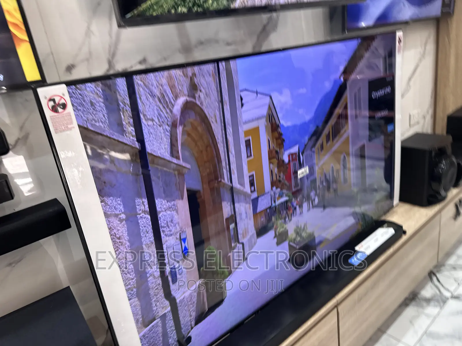Cinematic View UHD QLED 85Q60B Samsung