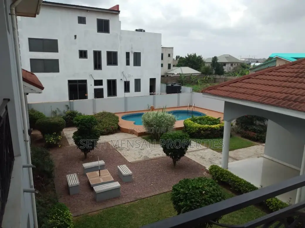 5bdrm Maisonette in Skm, East Legon for rent