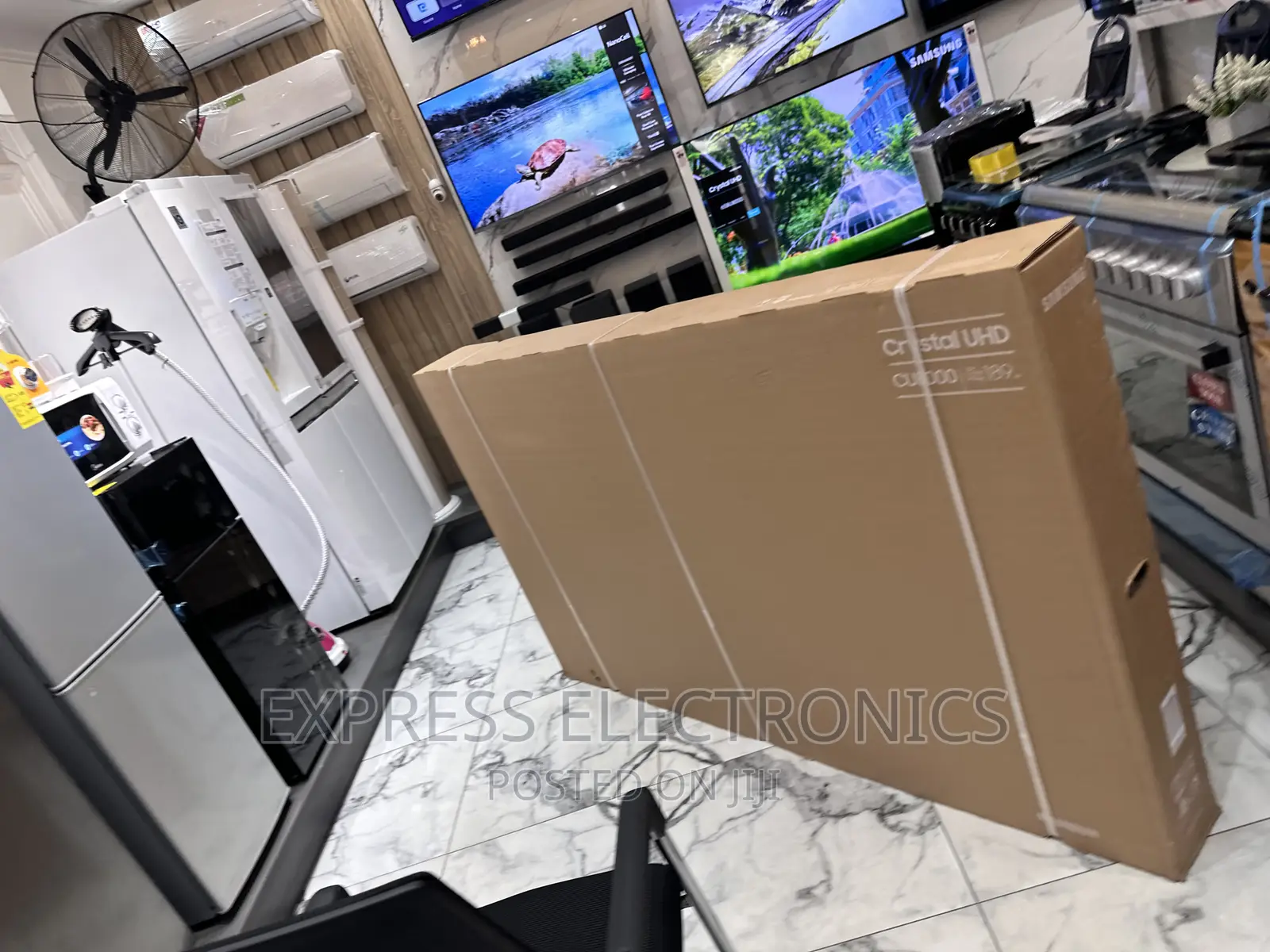 Samsung UHD Smart Glossy LED Screen 75”Cu8000