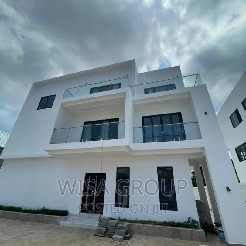 5bdrm Duplex in Wisa Groups, Accra Metropolitan for sale