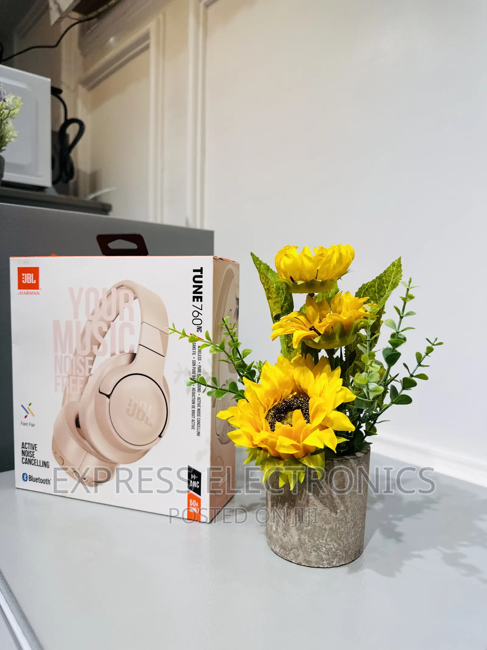 Portable Sleek JBL 760 Headphone