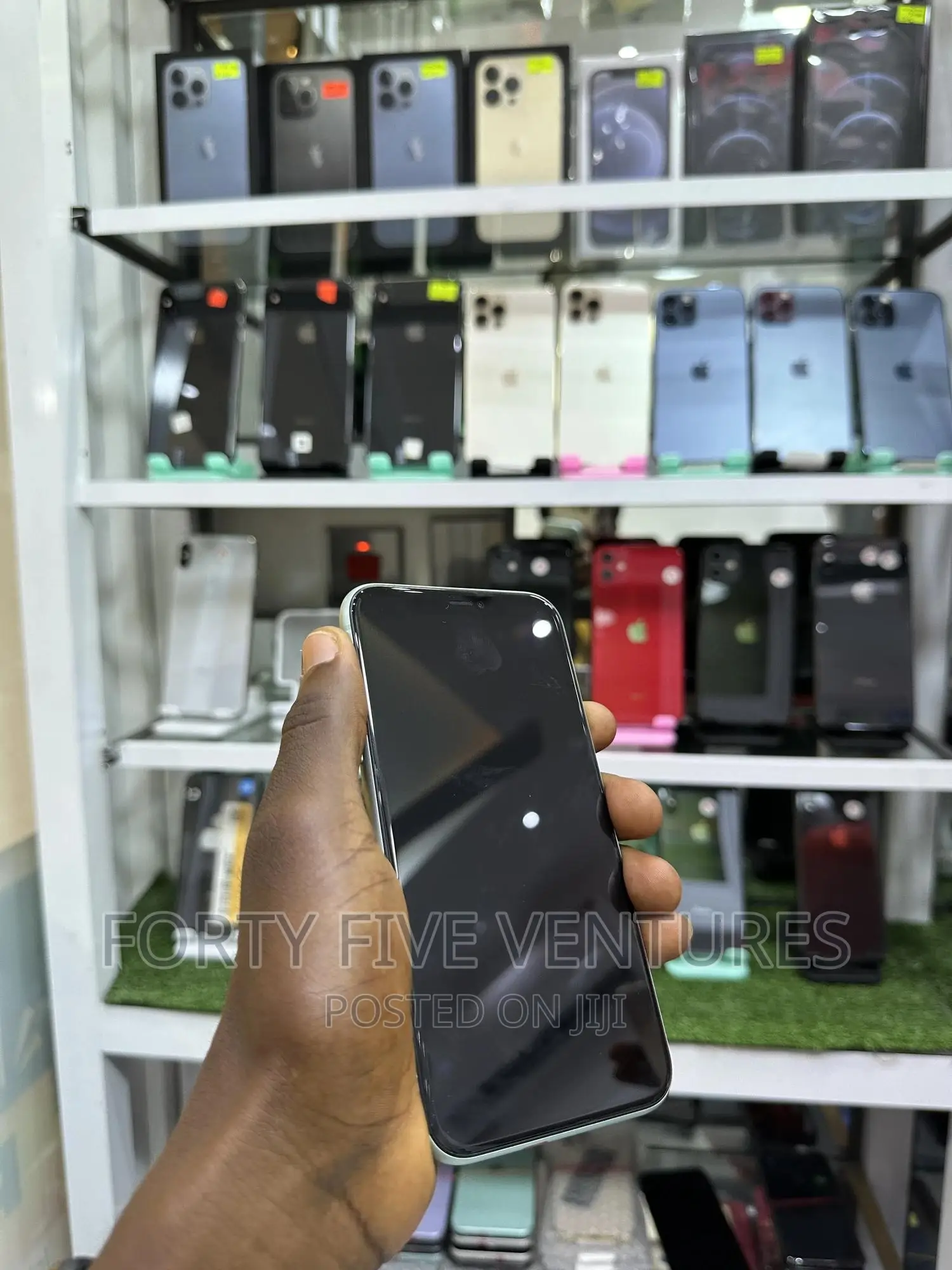 New Apple iPhone 11 64 GB Green
