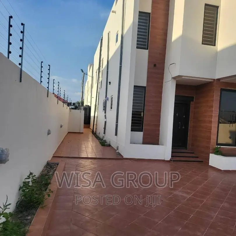 4bdrm Duplex in Wisa Groups, Accra Metropolitan for sale