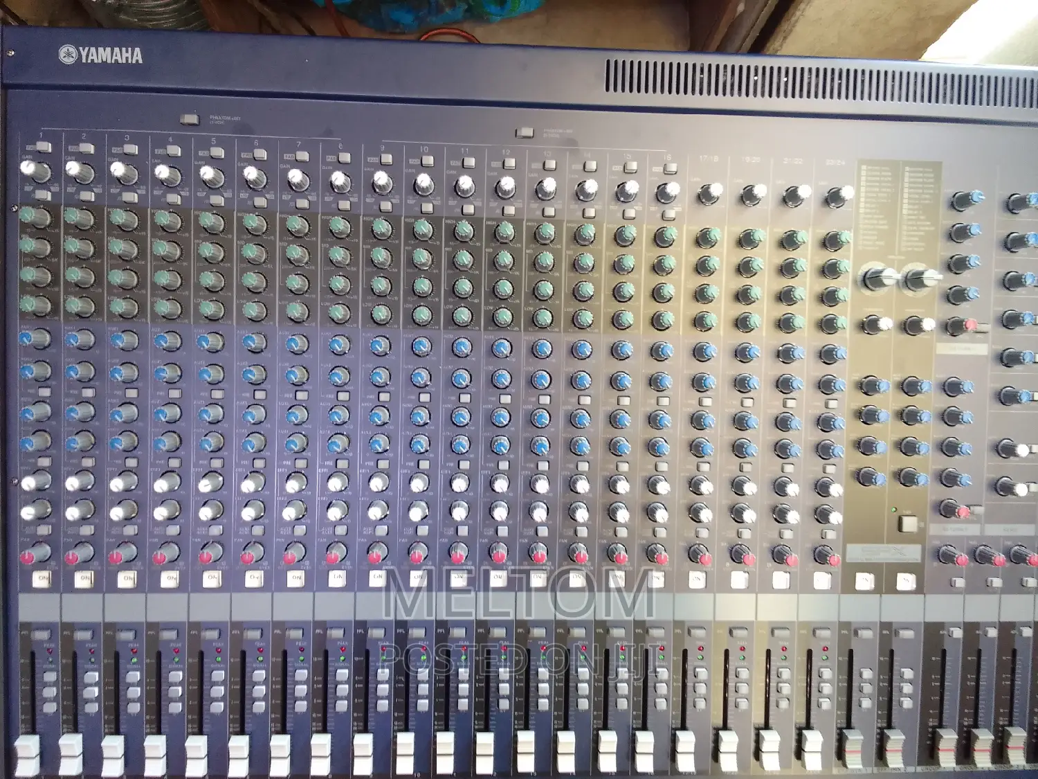 Yamaha Mg24/14fx 24channels Professional Mixer