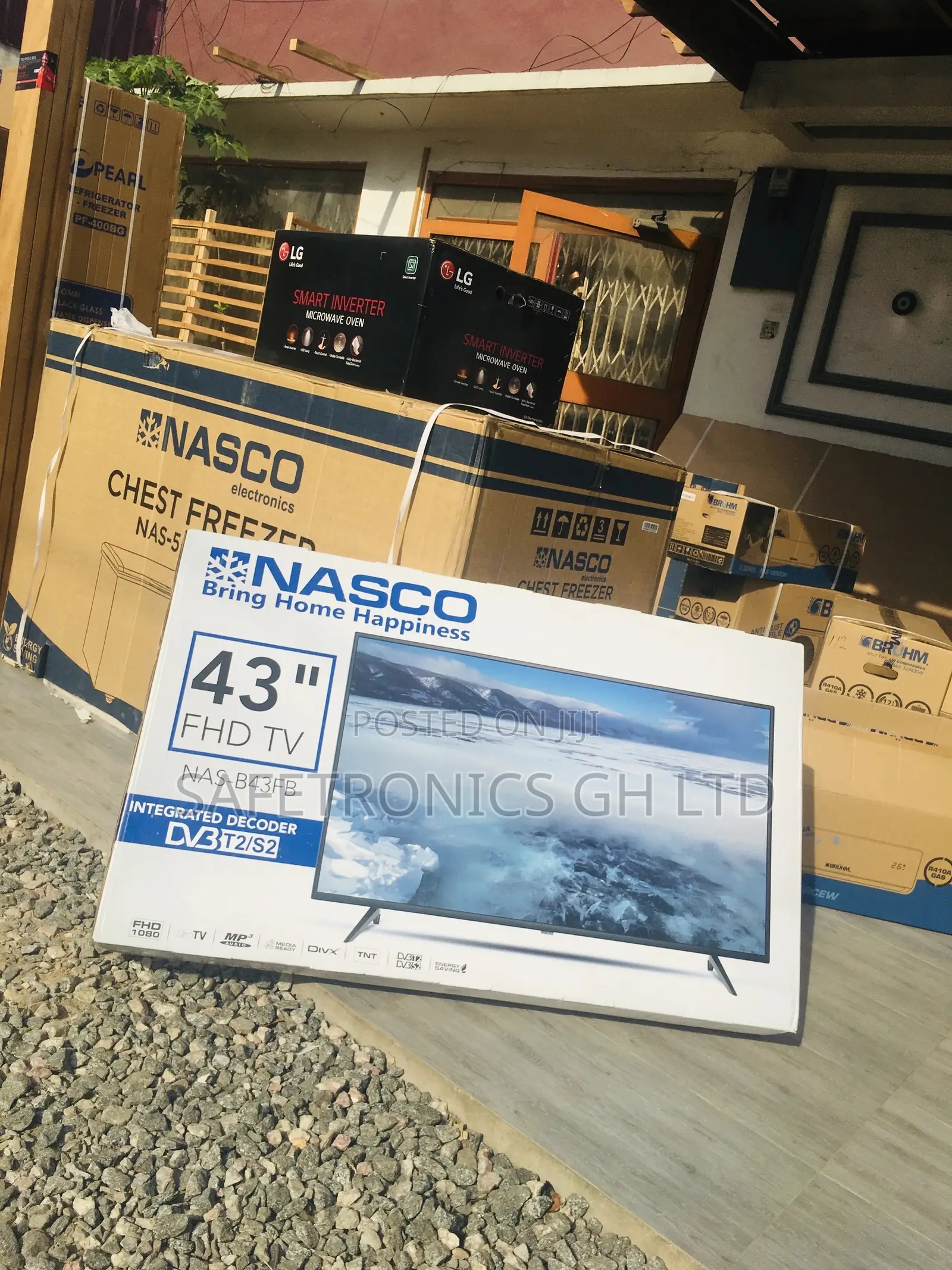 Nasco 43 Inches Glossy LED Digital Satelliet Black Tv 