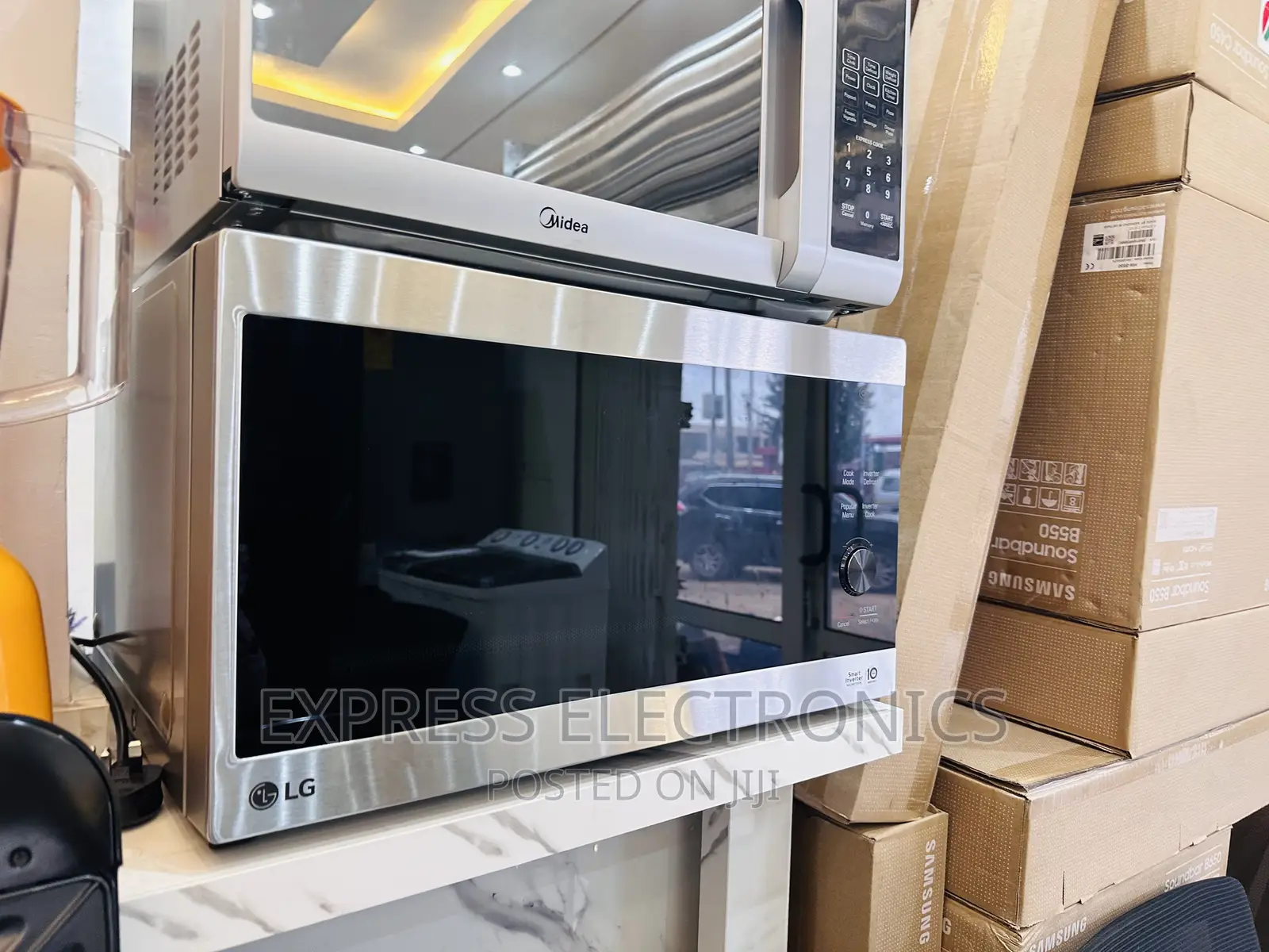 A Year Warranty on LG 42L Microwave Oven