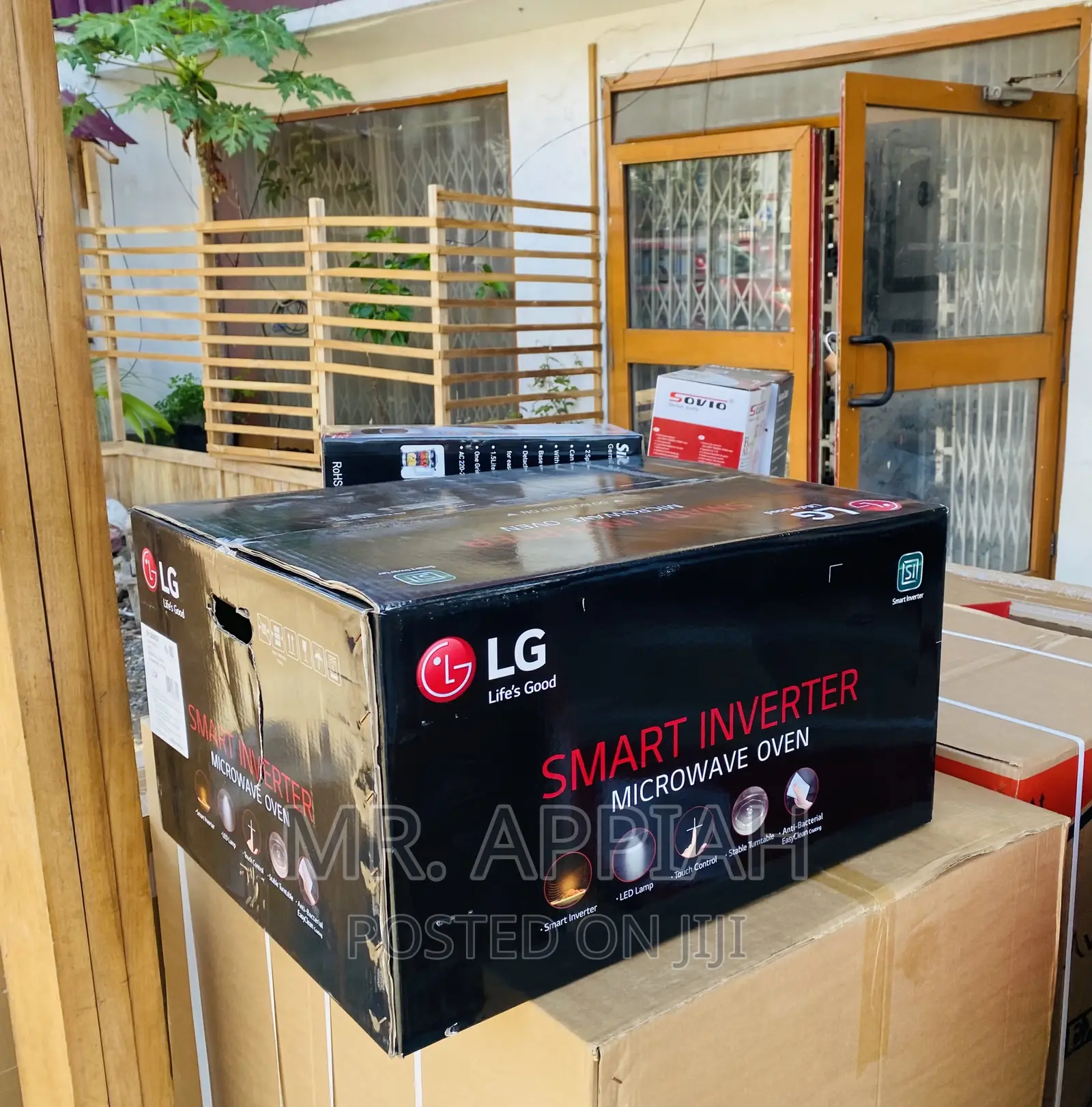 Nicely Designed LG MH8265GIS Countertop Microwave.
