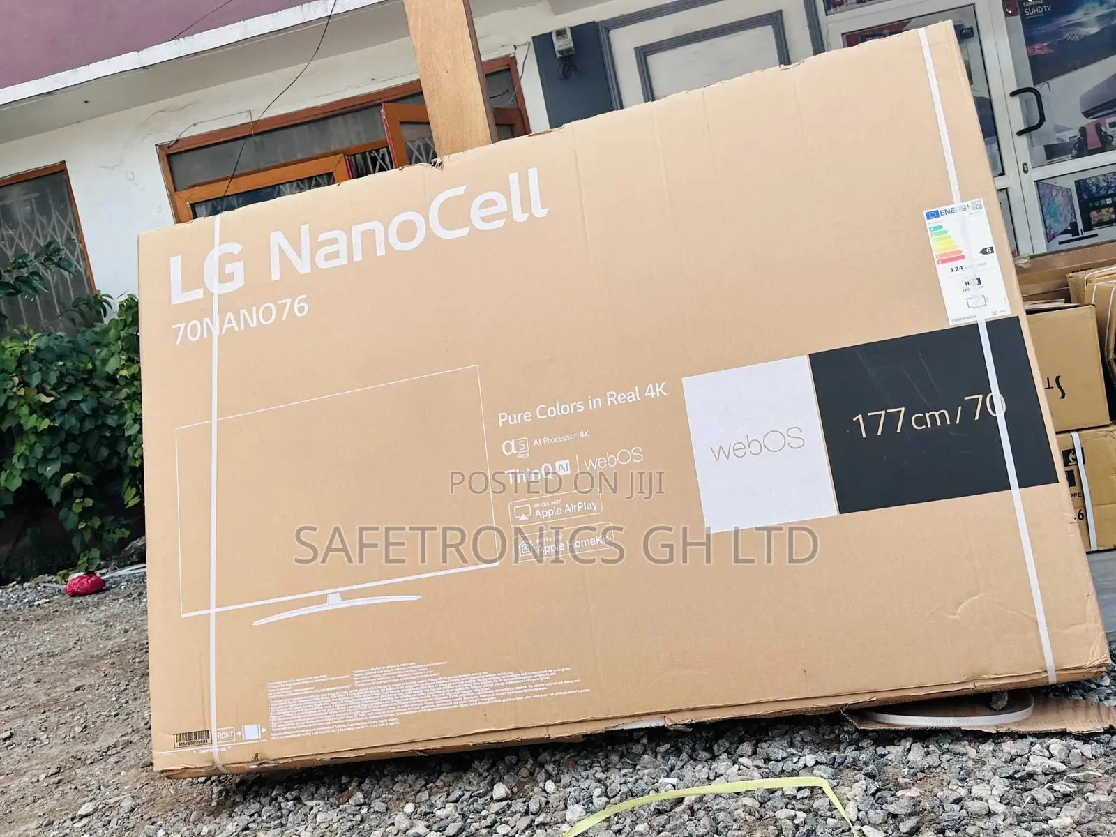 Glossy LED Nano76 70 Inches Smart UHD Black LG Tv