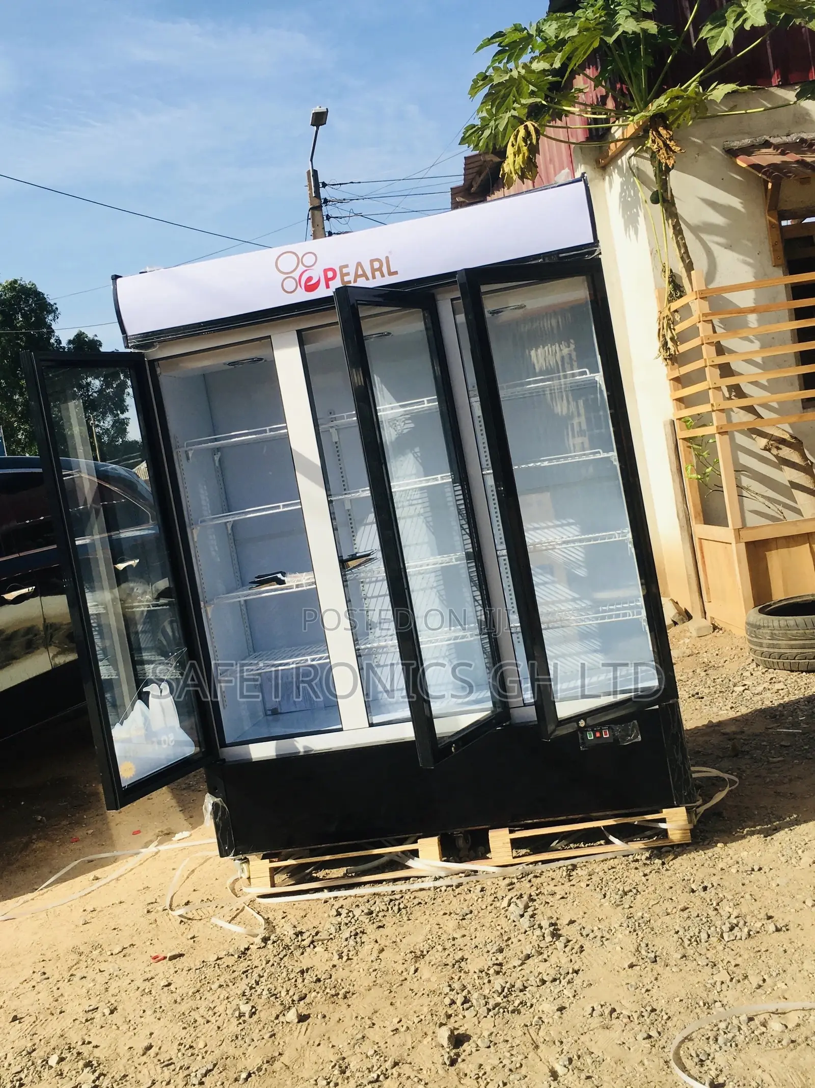Glass 3 Doors Pearl Display PVC-150 950 Liters Fridge 
