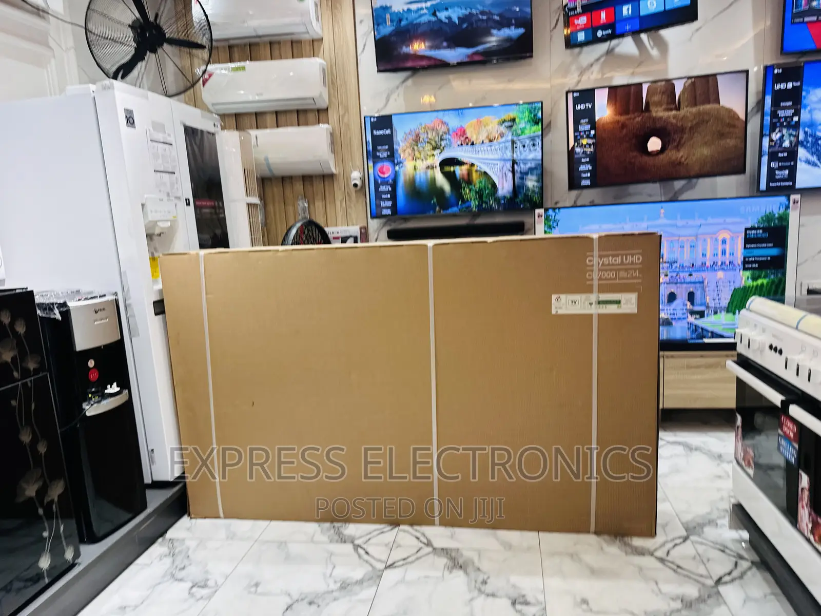 Enjoy Netflix and Youtube on Samsung Uhd Smart 85”Cu8000