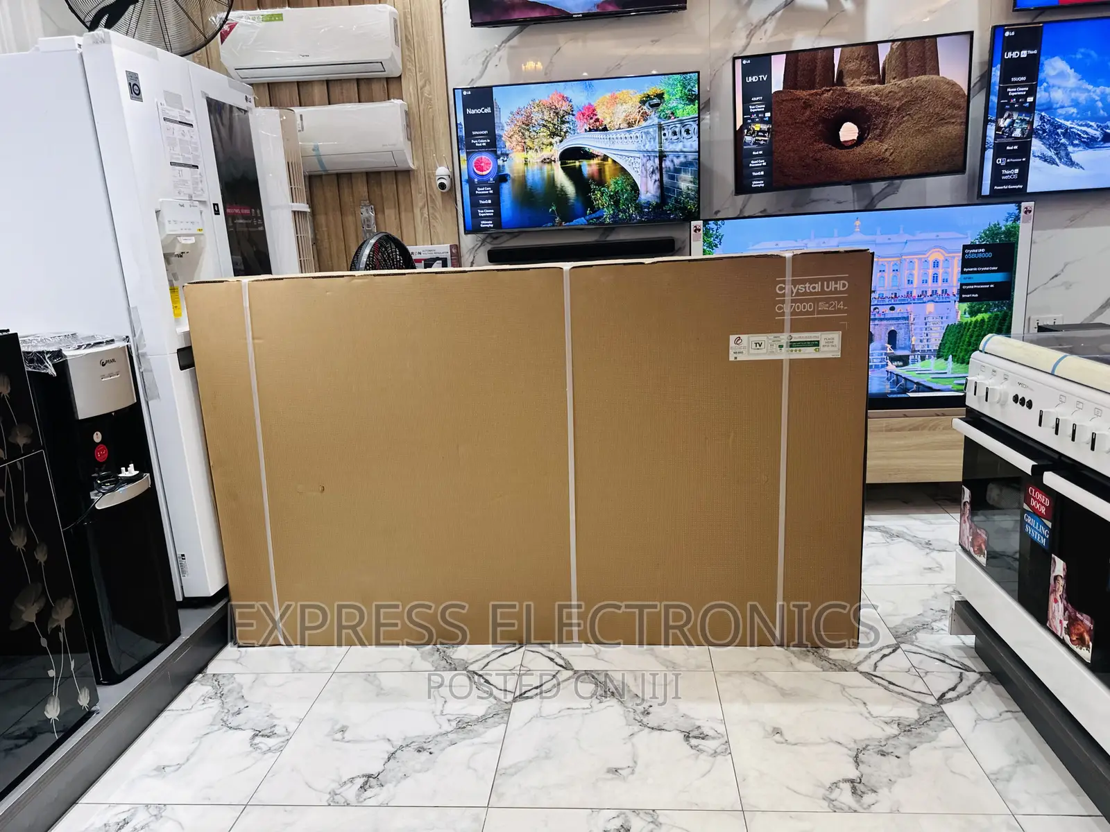 Enjoy Netflix and Youtube on Samsung Uhd Smart 85”Cu8000