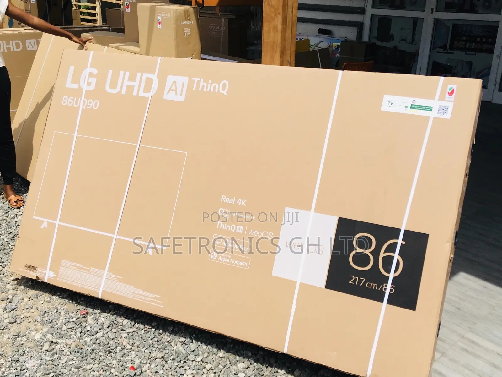 Glossy Smart LED UHD LG 86 Inches Best UR90 Black Tv