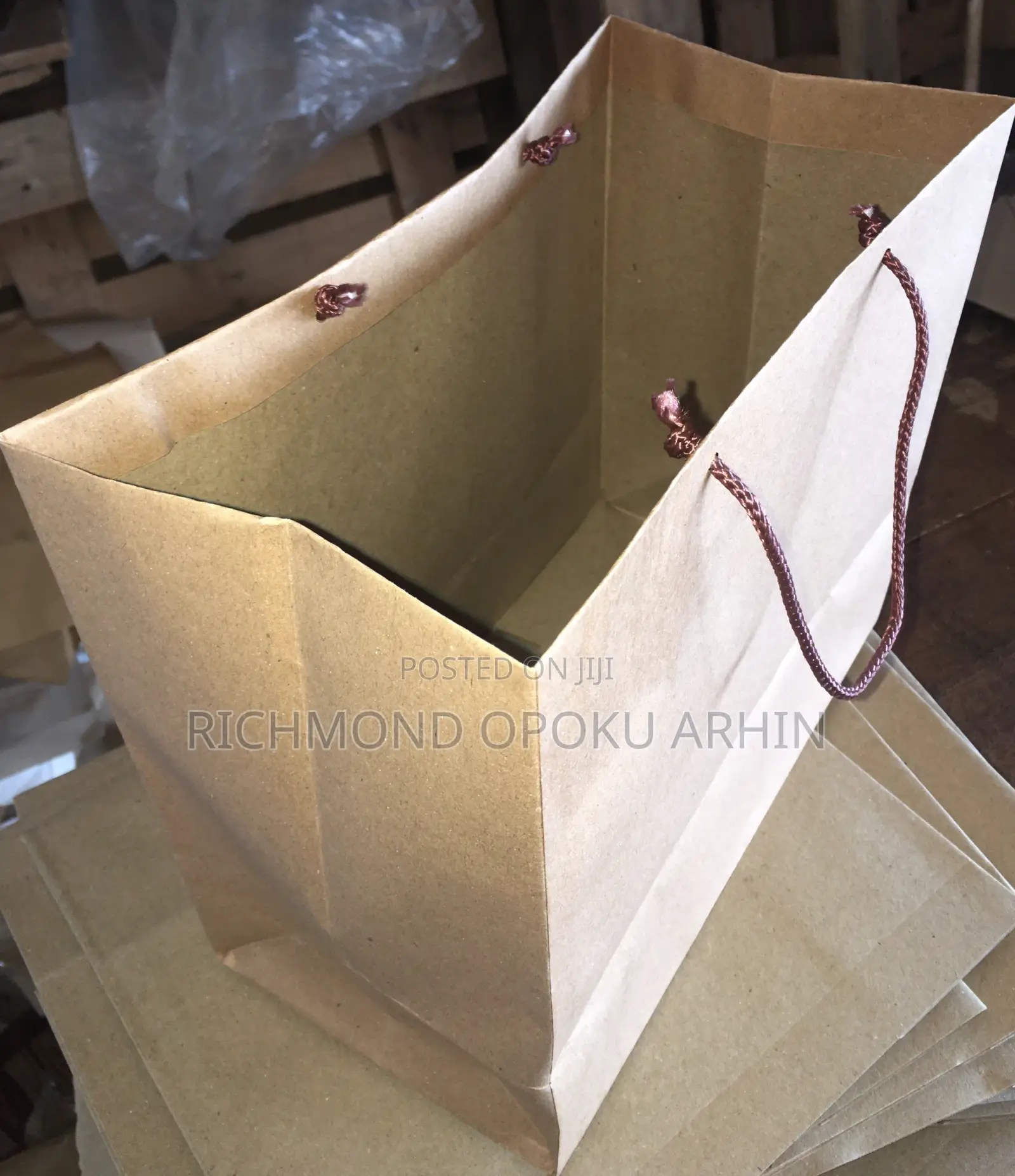 Plain Paper Bag With Handle (A4)