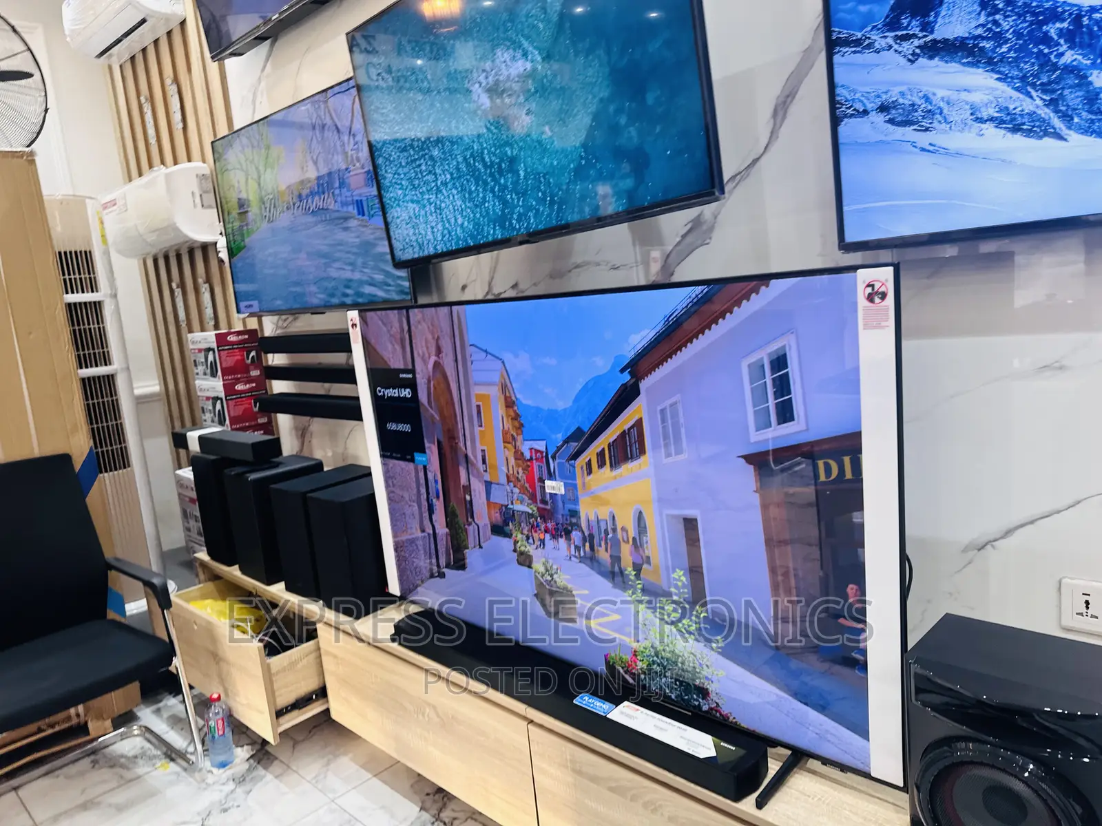 Available Now at 10gig Store Samsung UHD Smart 55”Au7000