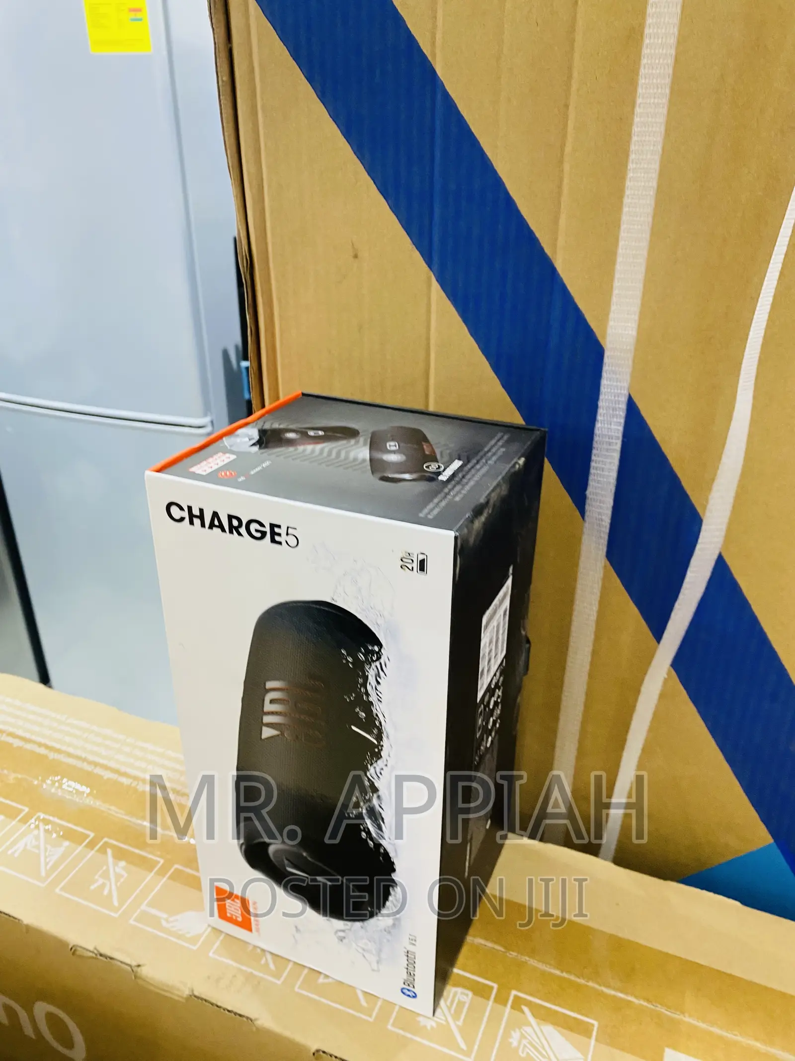 Long Lasting JBL Charge 5 Rechargeable Speaker(Black).