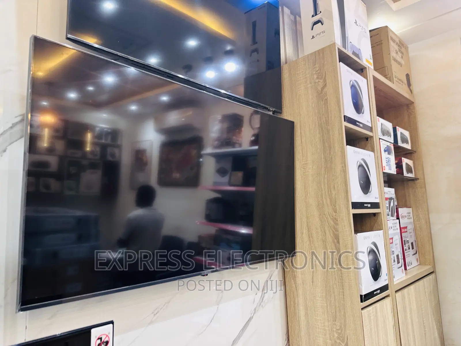 Ultra Large Screen  UHD 65”UR730 Lg