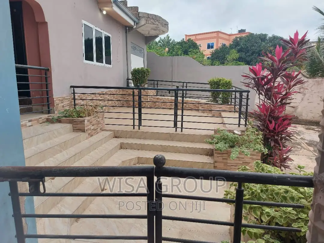 6bdrm Duplex in Wisa Groups, Accra Metropolitan for sale
