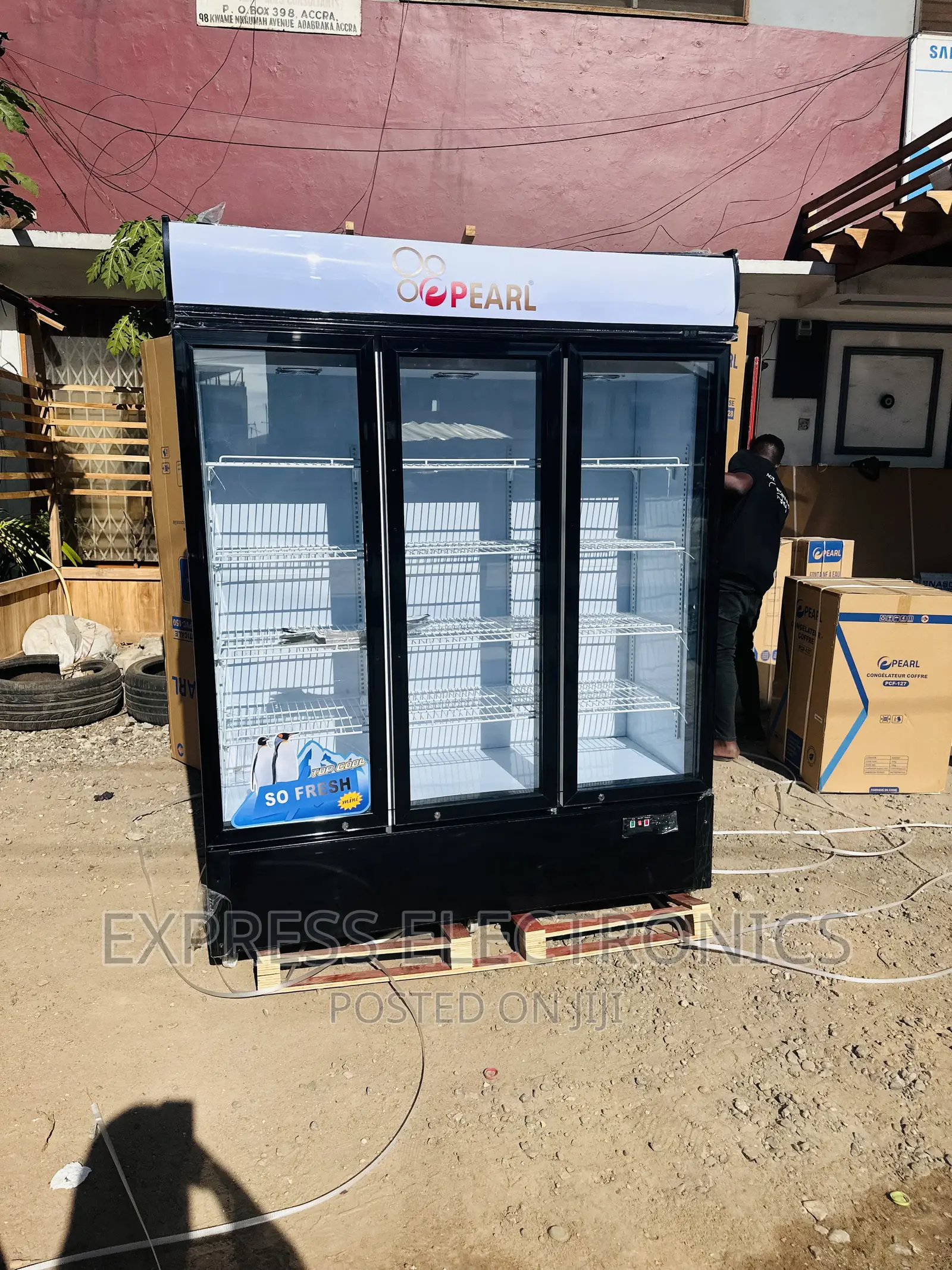 3doors Tempered Glass Pearl Display Fridge White