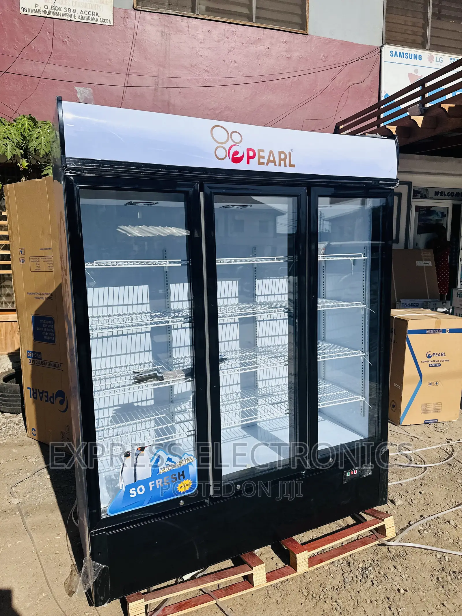 Triple Door Pearl PVC-150 950L Display Fridge
